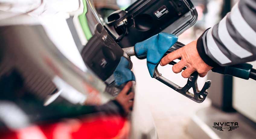 El precio de la gasolina alcanza su 2º récord histórico en un mes: ¿Qué 5 medidas estamos adoptando para ahorrar?