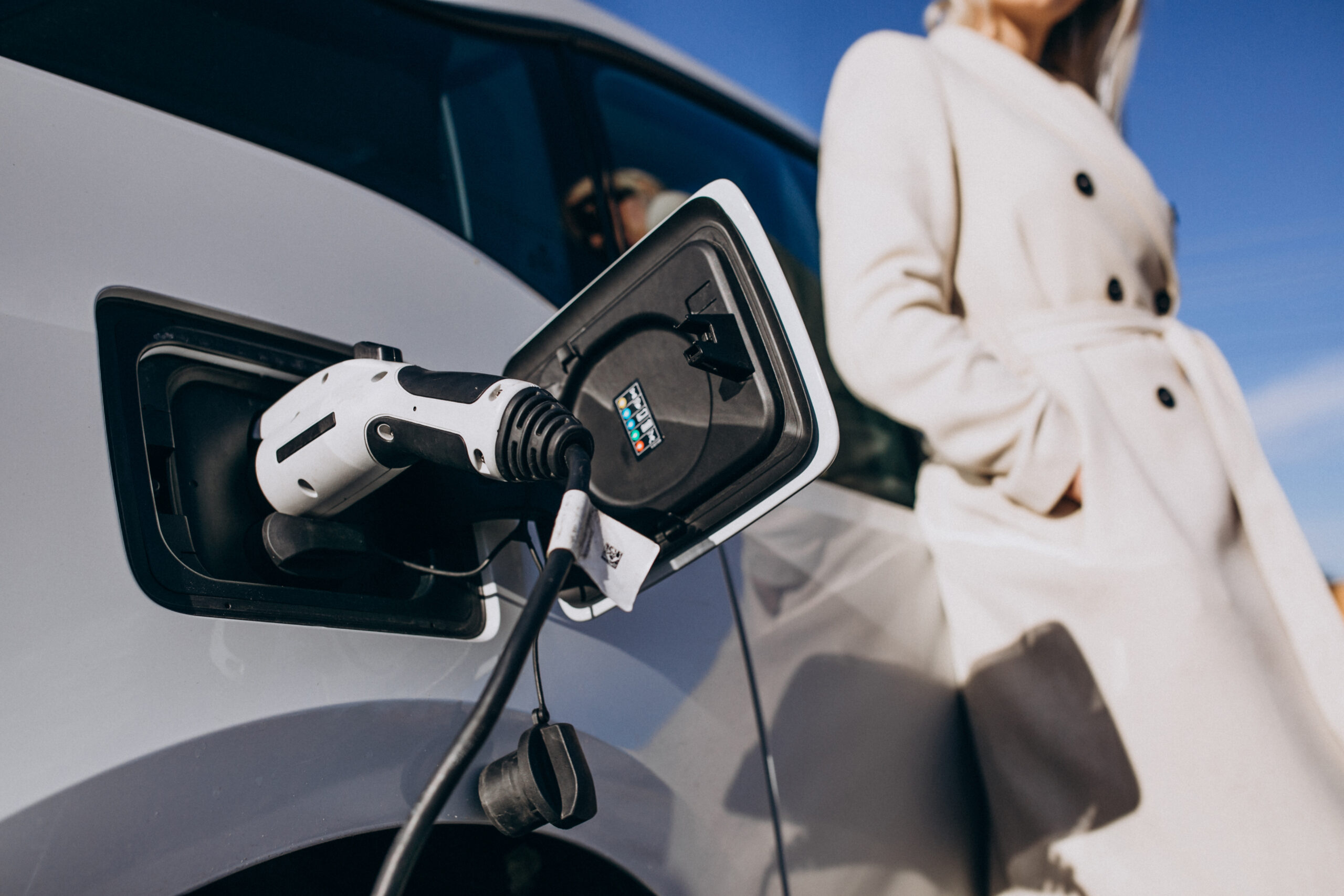 ¿Cuánto ahorras al año si compras un coche eléctrico?