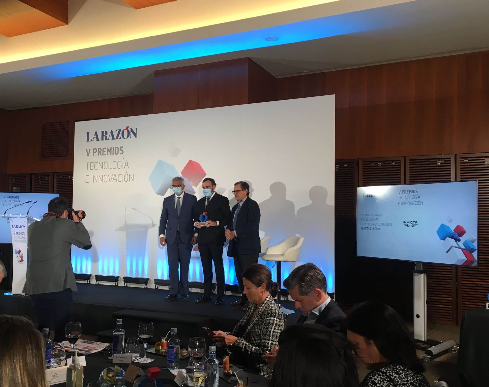 PREMIO LIDERAZGO EN SOLUCIONES DE MOVILIDAD ELÉCTRICA