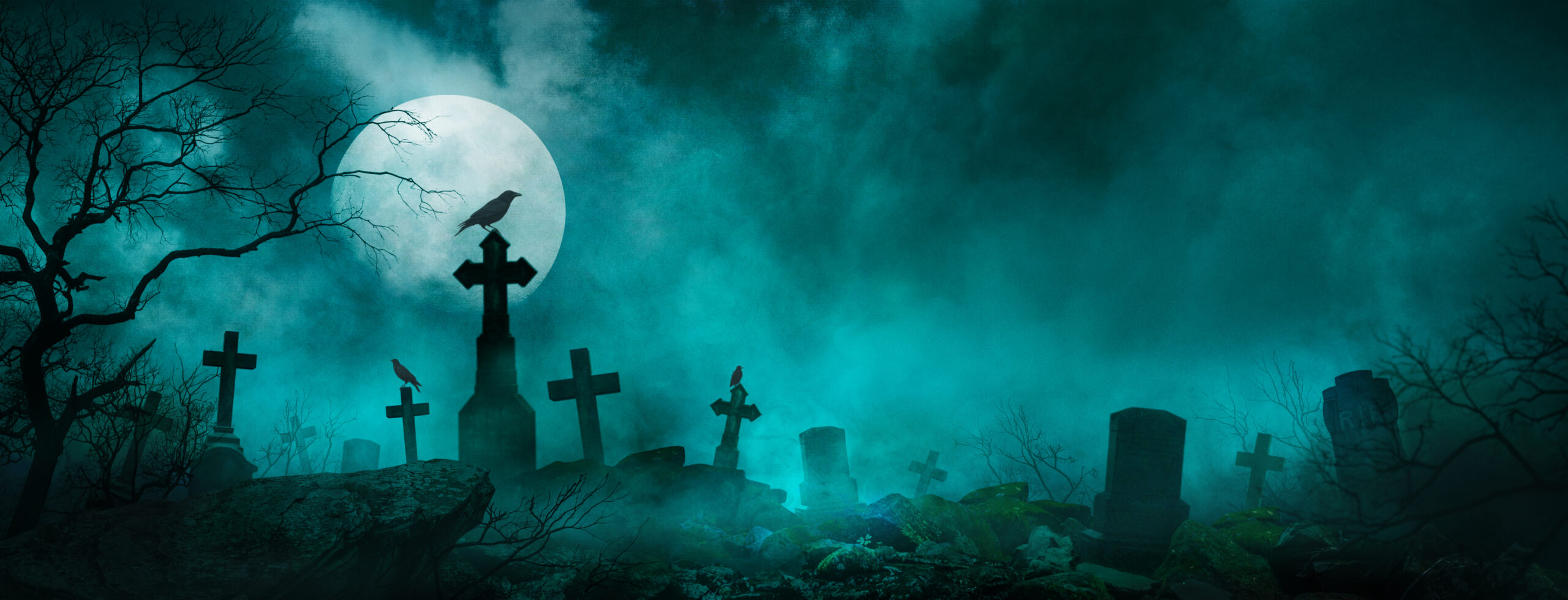 Halloween: 5 lugares terroríficos en España para descubrir con tu moto eléctrica