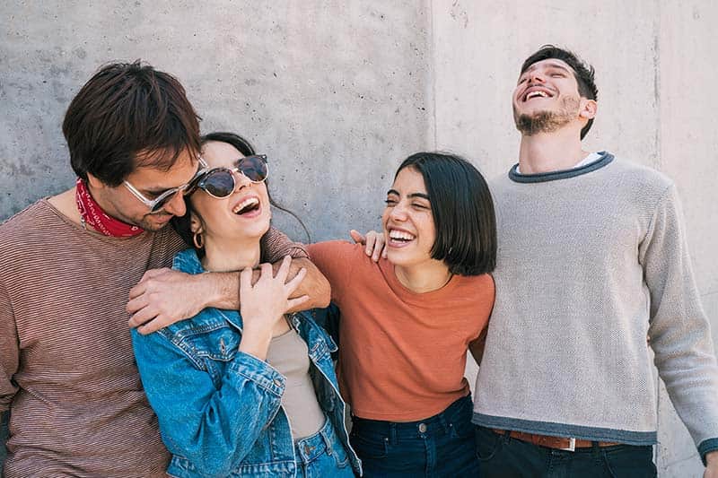 4 formas de compartir la felicidad con tus amigos