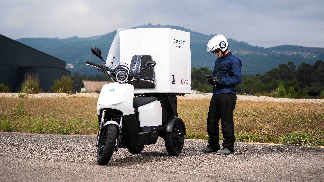 En Invicta Electric vendemos la moto que llevan los trabajadores de Correos: ¡Descúbrela!